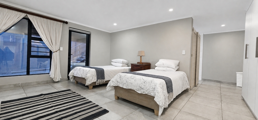 8 Bedroom Property for Sale in Myburgh Park Western Cape